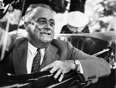 Franklin Roosevelt avec son fume-cigarette